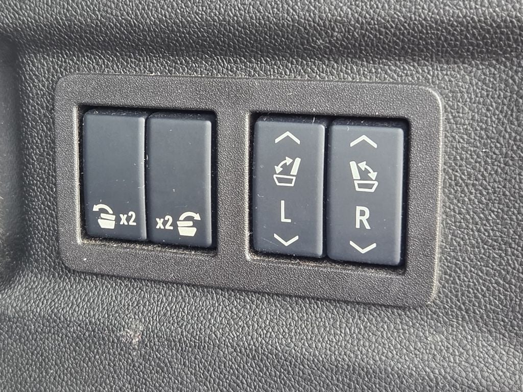 2025 GMC Yukon XL AT4