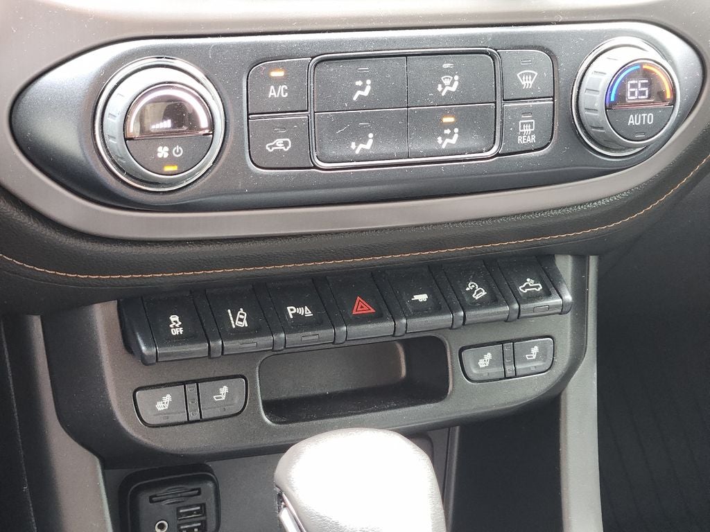 2022 GMC Canyon 4WD AT4 w/Leather