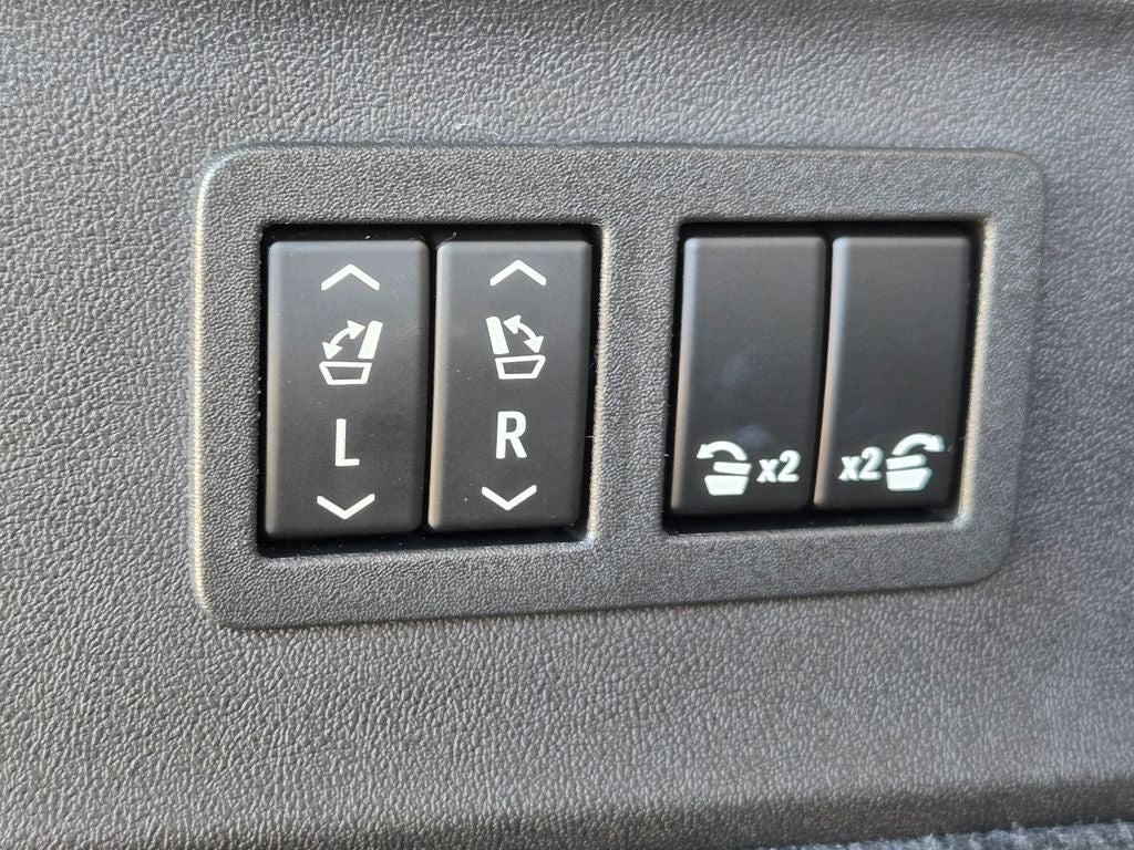 2025 Cadillac ESCALADE IQ Luxury 2