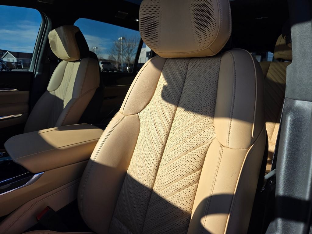 2025 Cadillac ESCALADE IQ Luxury 2