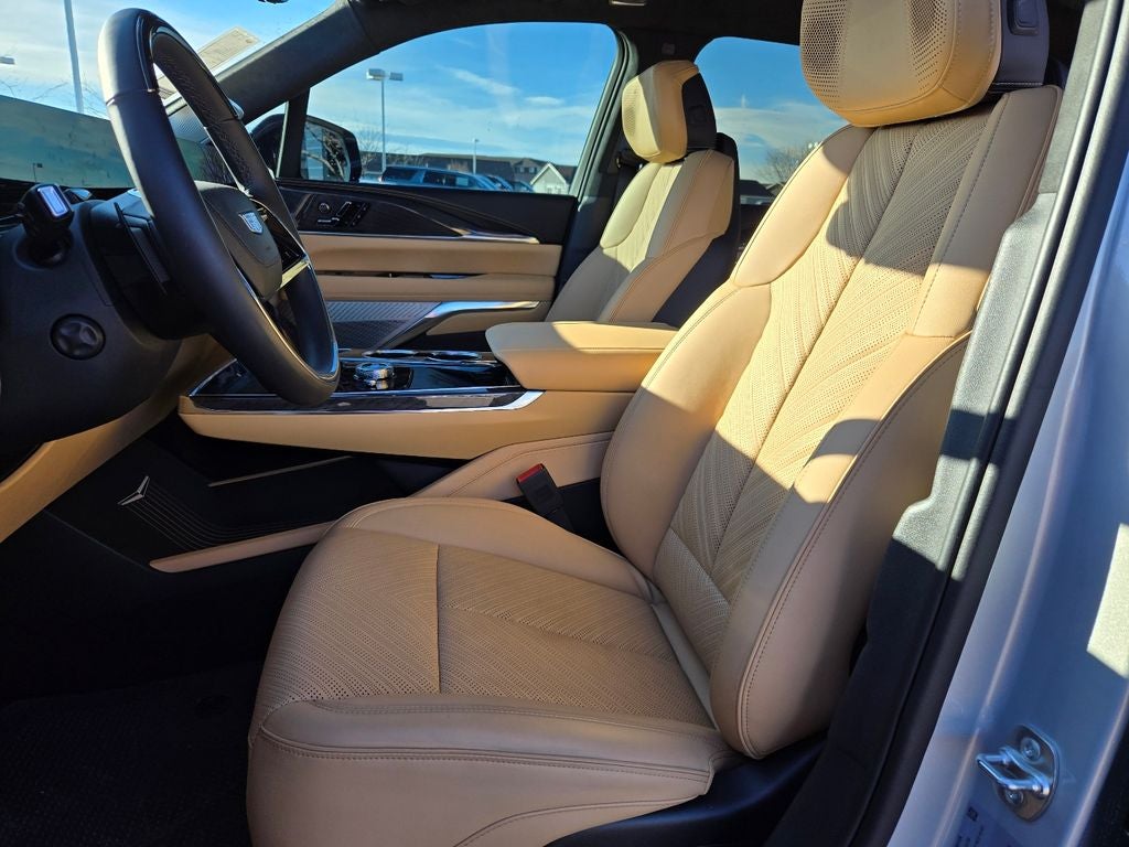 2025 Cadillac ESCALADE IQ Luxury 2