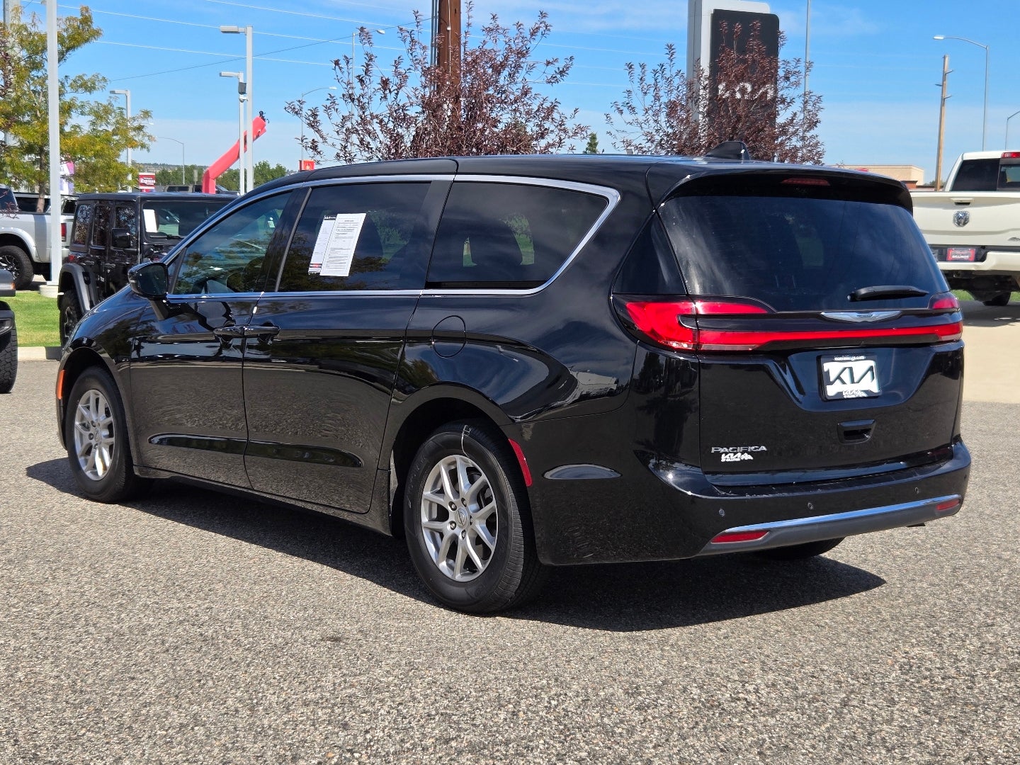 2025 Chrysler Pacifica Select