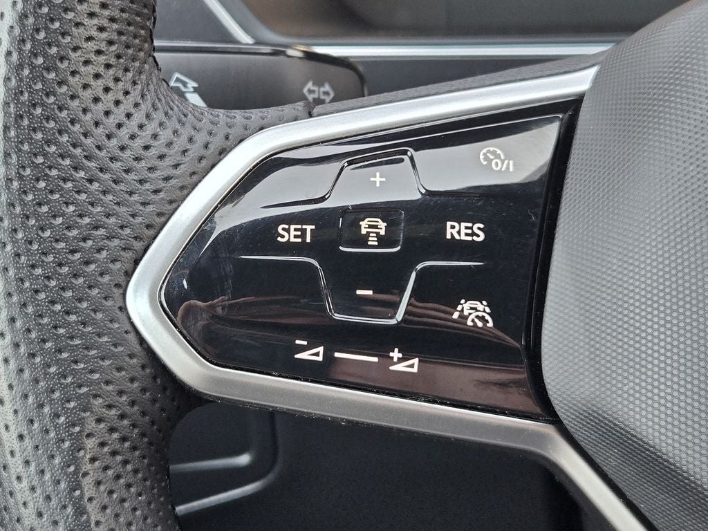 2022 Volkswagen Tiguan SEL R-Line