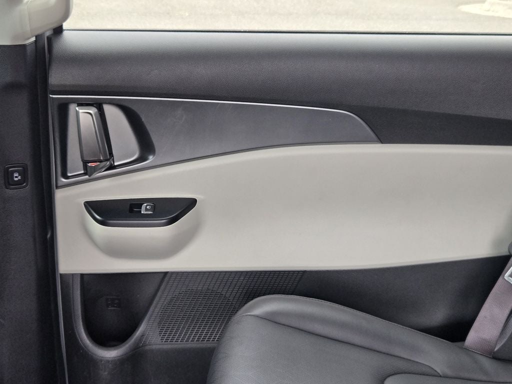 2023 Kia Carnival LX